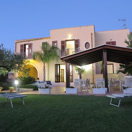 Trigrana Vacanze Hotel Кастелуцо Екстериор снимка